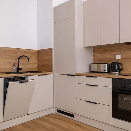 Sloneczna Z Parkingiem W Katowicach By Renters Apartman